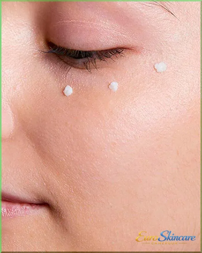 Creme Reparatrice Contour des Yeux - Application Visage_euro-skincare-cameroun.webp