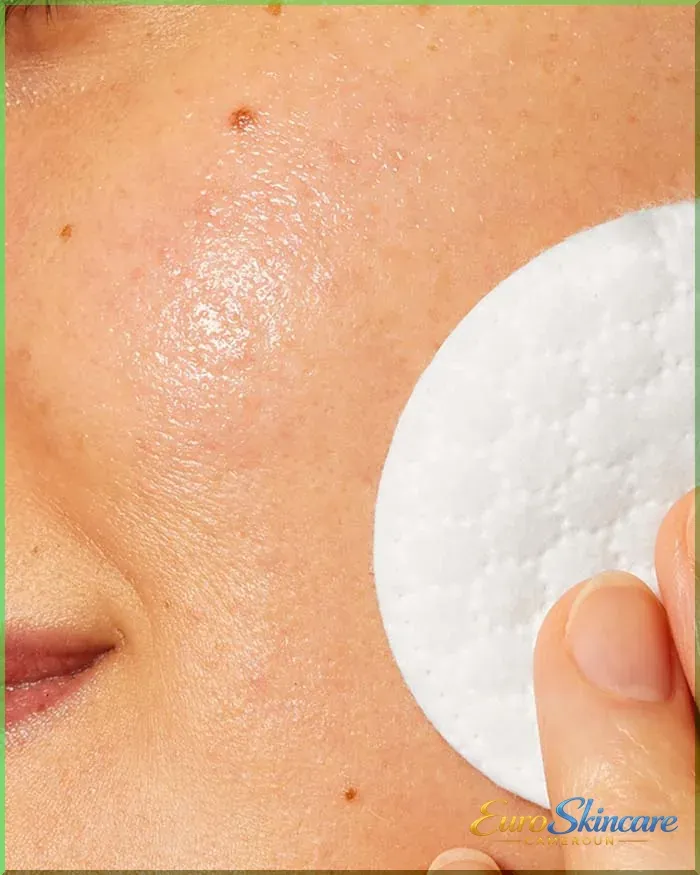 Eau Micellaire Application Visage_euro-skincare-cameroun.webp