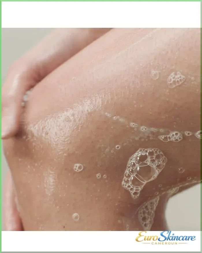 Gel_Moussant_Application_Corps_euro-skincare-cameroun.webp